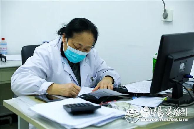 西安翻译学院卫生所做好师生医疗服务保障每天工作10小时以上